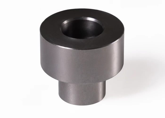 Fruit crusher bottom spacing cylinder